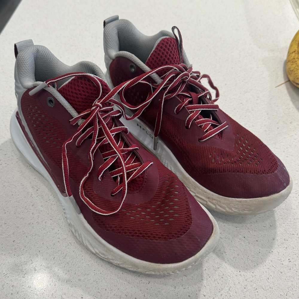 UNDER ARMOUR BASKETBALL COURT SHOES